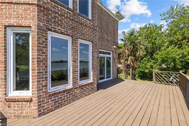 2 Curtis LN, Hampton, VA 23669