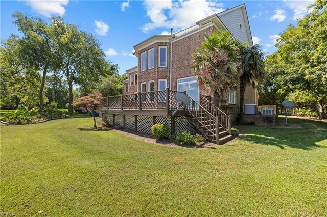 2 Curtis LN, Hampton, VA 23669