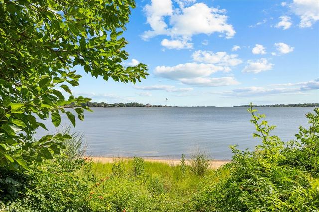 2 Curtis LN, Hampton, VA 23669