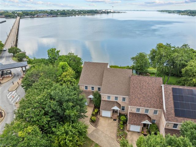 2 Curtis LN, Hampton, VA 23669