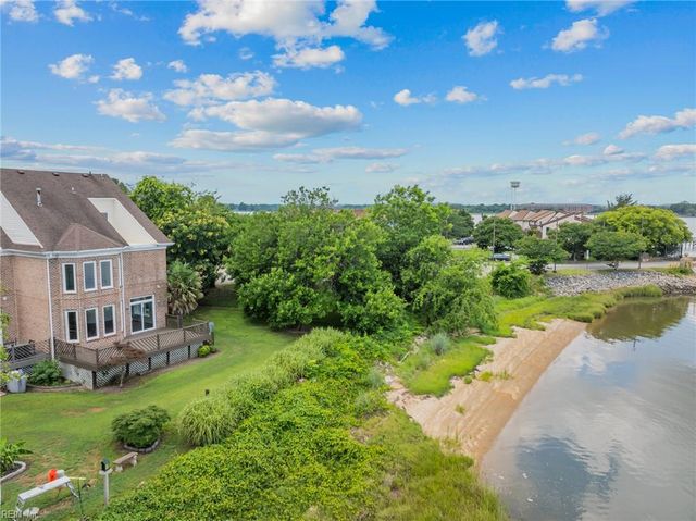 2 Curtis LN, Hampton, VA 23669