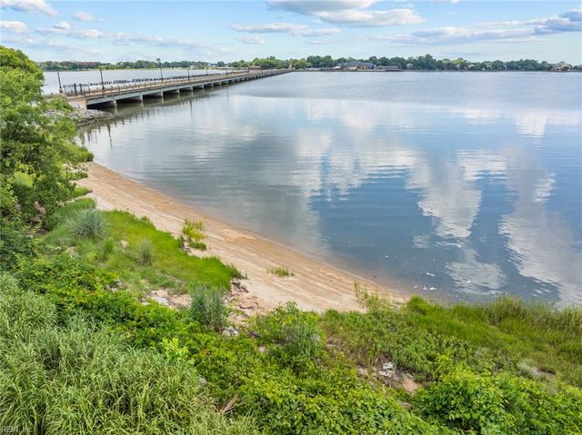 2 Curtis LN, Hampton, VA 23669