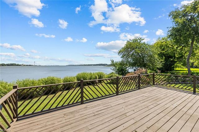 2 Curtis LN, Hampton, VA 23669