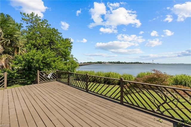2 Curtis LN, Hampton, VA 23669