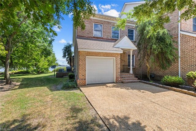 2 Curtis LN, Hampton, VA 23669