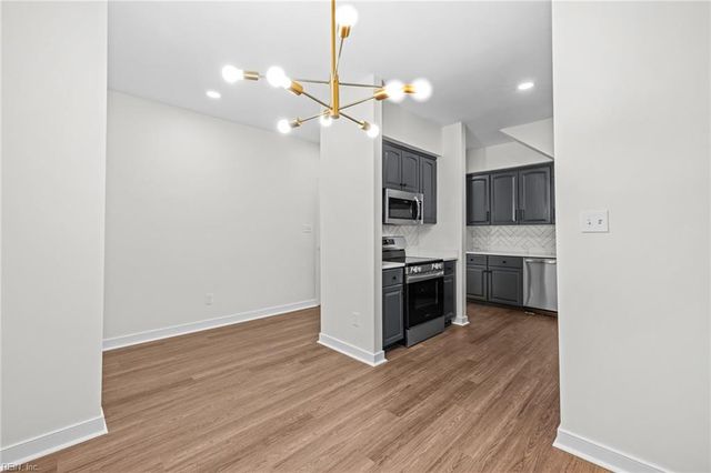 2 Curtis LN, Hampton, VA 23669
