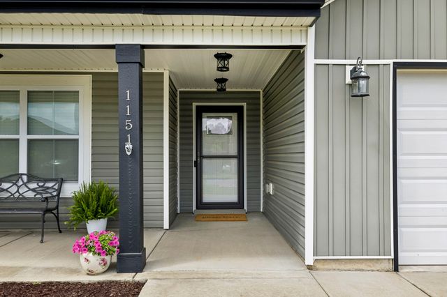 1151 Eagles Bluff Dr, Clarksville, TN 37040