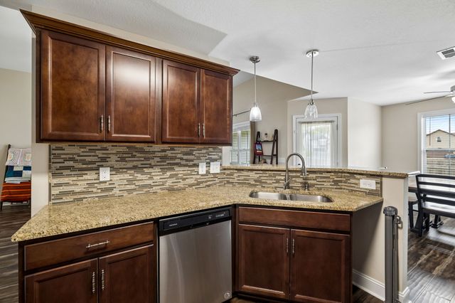 1151 Eagles Bluff Dr, Clarksville, TN 37040