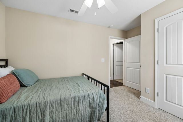 1151 Eagles Bluff Dr, Clarksville, TN 37040