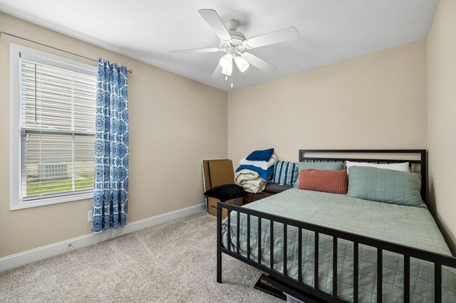 1151 Eagles Bluff Dr, Clarksville, TN 37040