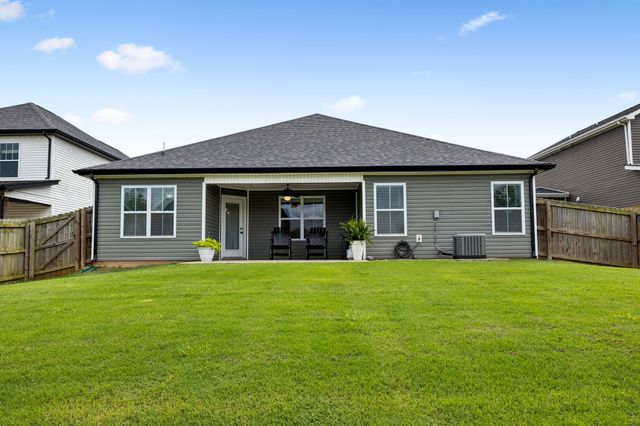 1151 Eagles Bluff Dr, Clarksville, TN 37040