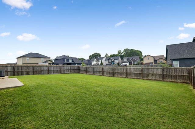 1151 Eagles Bluff Dr, Clarksville, TN 37040