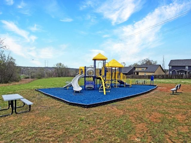 1151 Eagles Bluff Dr, Clarksville, TN 37040