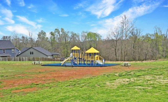 1151 Eagles Bluff Dr, Clarksville, TN 37040