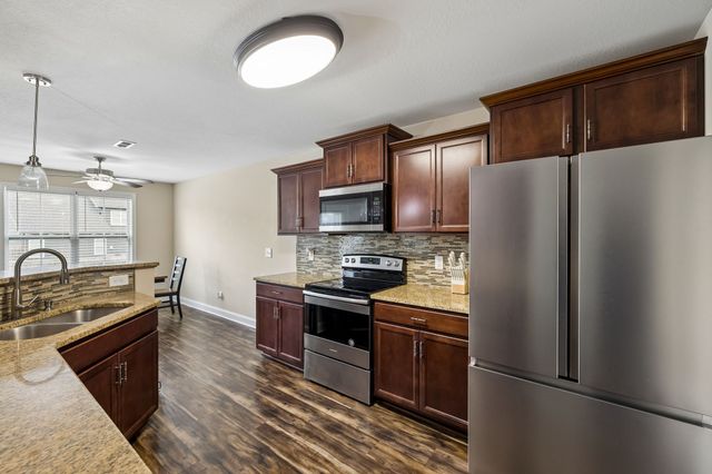 1151 Eagles Bluff Dr, Clarksville, TN 37040