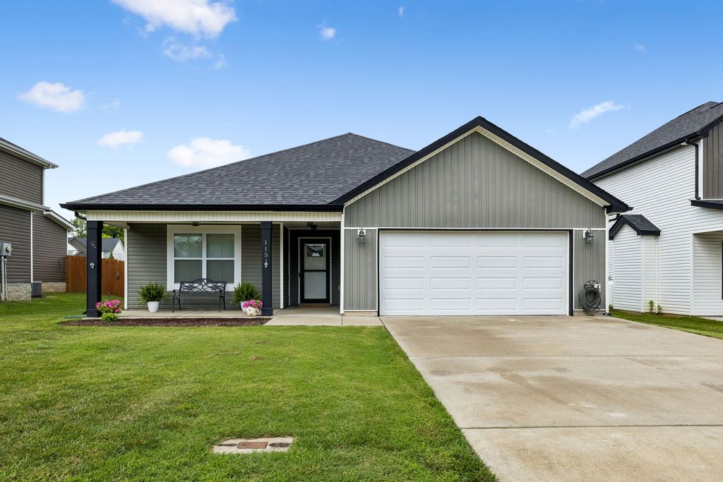 1151 Eagles Bluff Dr, Clarksville, TN 37040