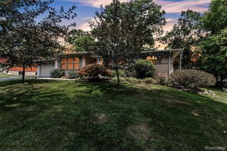 5728 Warbler Drive, Independence Charter Township, MI 48346