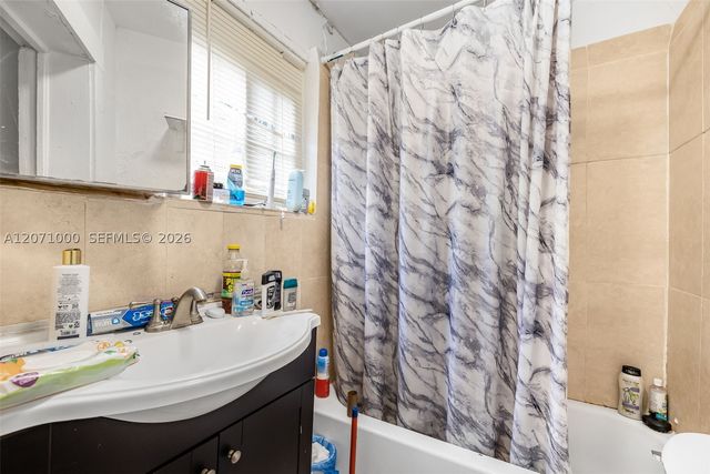 1236 NW 28th St 4, Miami, FL 33142