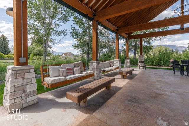 1188 S OLD TRAPPERS LOOP RD, Huntsville, UT 84317