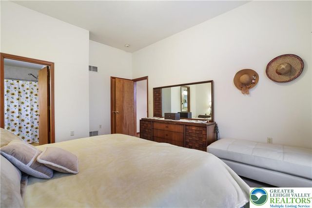 1392 Whispering Hills Court, Chestnuthill Twp, PA 18330