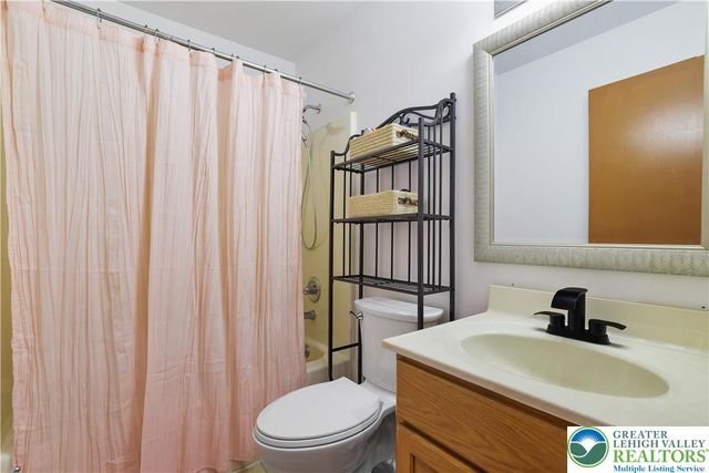 1392 Whispering Hills Court, Chestnuthill Twp, PA 18330