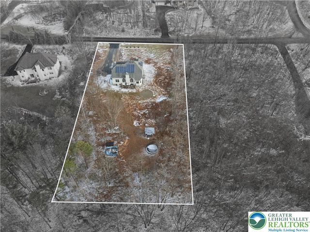 1392 Whispering Hills Court, Chestnuthill Twp, PA 18330