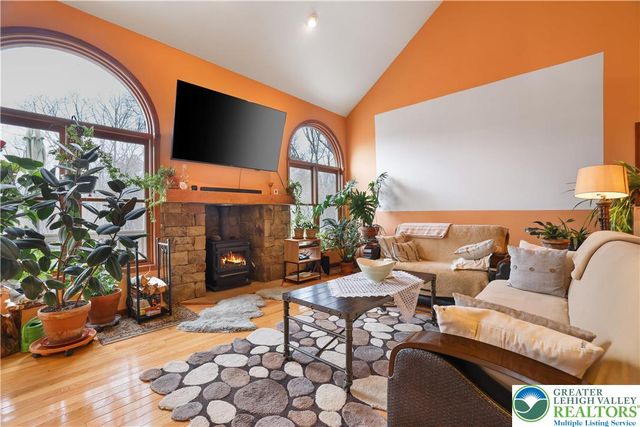 1392 Whispering Hills Court, Chestnuthill Twp, PA 18330