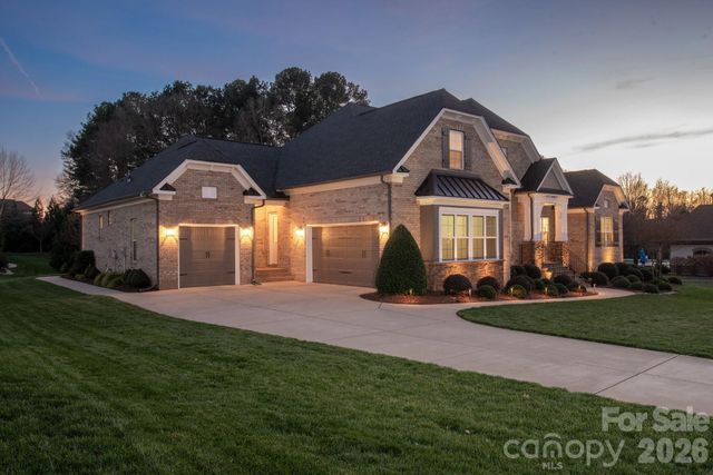 400 Wheatberry Hill Drive, Matthews, NC 28104