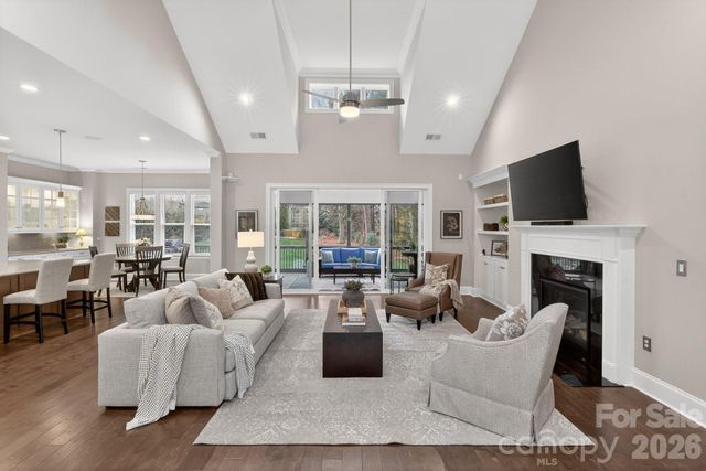 400 Wheatberry Hill Drive, Matthews, NC 28104