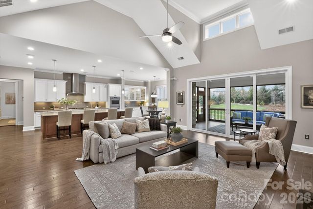 400 Wheatberry Hill Drive, Matthews, NC 28104