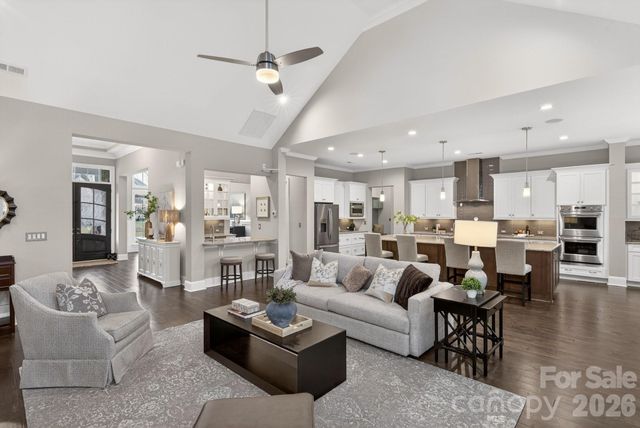 400 Wheatberry Hill Drive, Matthews, NC 28104