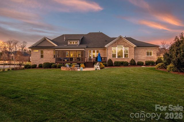 400 Wheatberry Hill Drive, Matthews, NC 28104