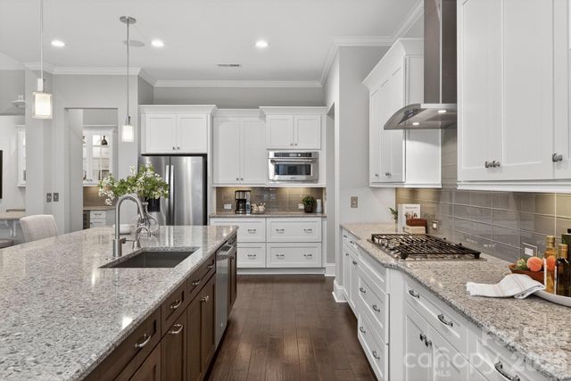 400 Wheatberry Hill Drive, Matthews, NC 28104