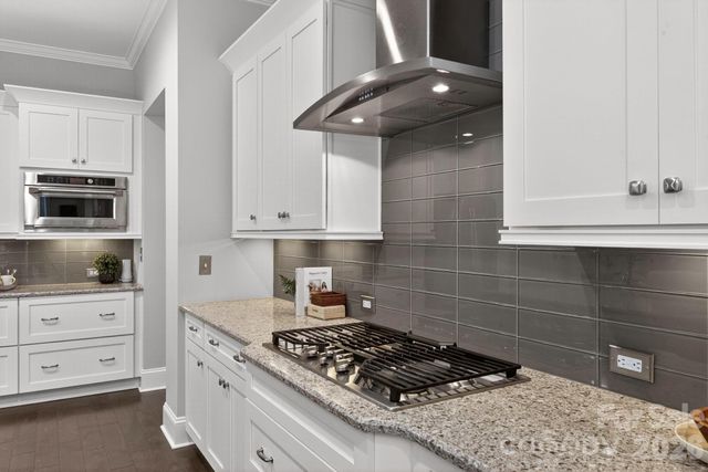 400 Wheatberry Hill Drive, Matthews, NC 28104