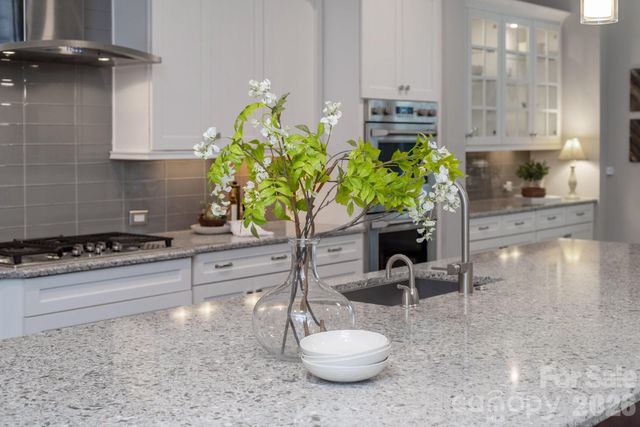 400 Wheatberry Hill Drive, Matthews, NC 28104