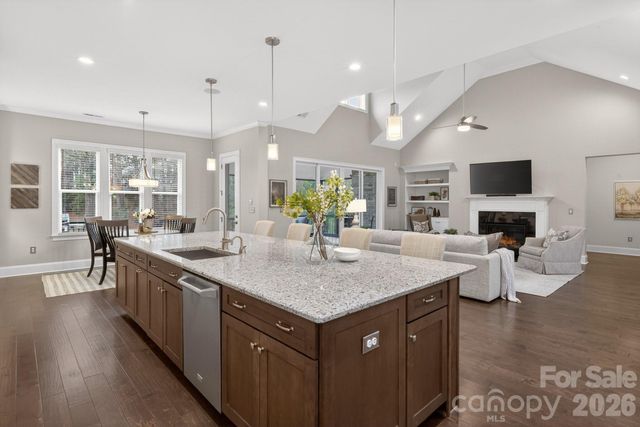 400 Wheatberry Hill Drive, Matthews, NC 28104