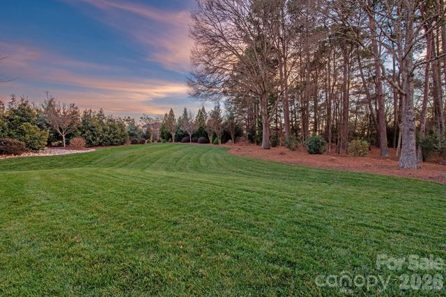 400 Wheatberry Hill Drive, Matthews, NC 28104