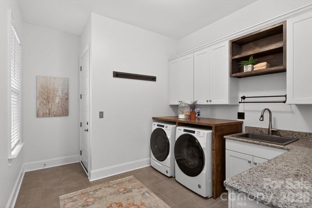 400 Wheatberry Hill Drive, Matthews, NC 28104