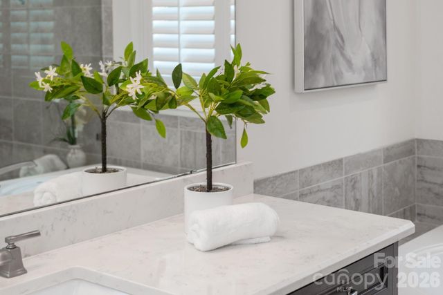 400 Wheatberry Hill Drive, Matthews, NC 28104