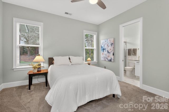 400 Wheatberry Hill Drive, Matthews, NC 28104