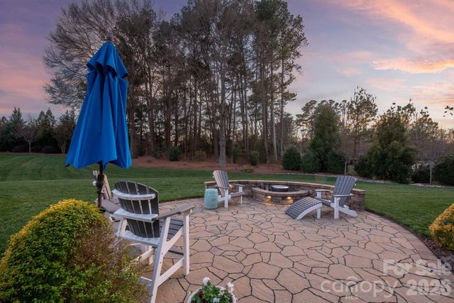 400 Wheatberry Hill Drive, Matthews, NC 28104