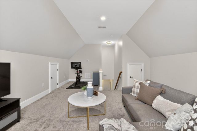 400 Wheatberry Hill Drive, Matthews, NC 28104