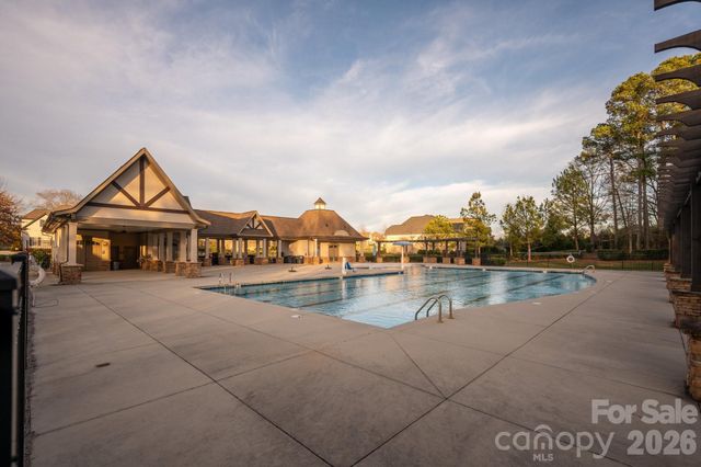 400 Wheatberry Hill Drive, Matthews, NC 28104