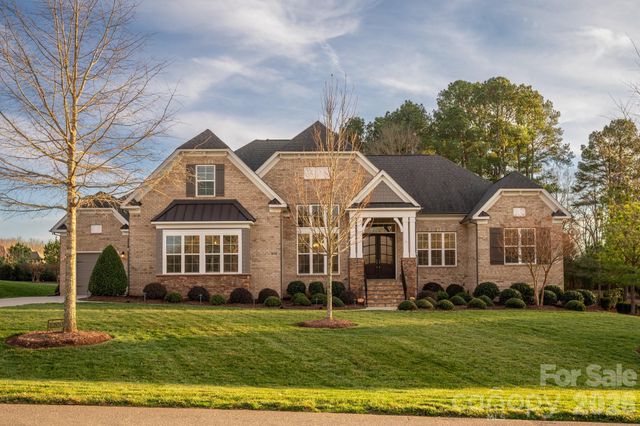 400 Wheatberry Hill Drive, Matthews, NC 28104