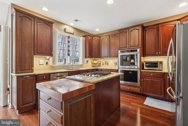 18 DEVONSHIRE DR, Princeton, NJ 08540