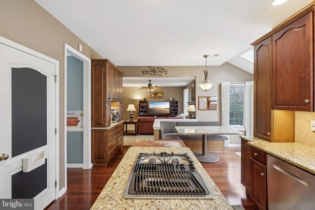 18 DEVONSHIRE DR, Princeton, NJ 08540