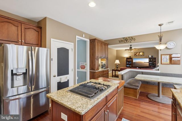 18 DEVONSHIRE DR, Princeton, NJ 08540