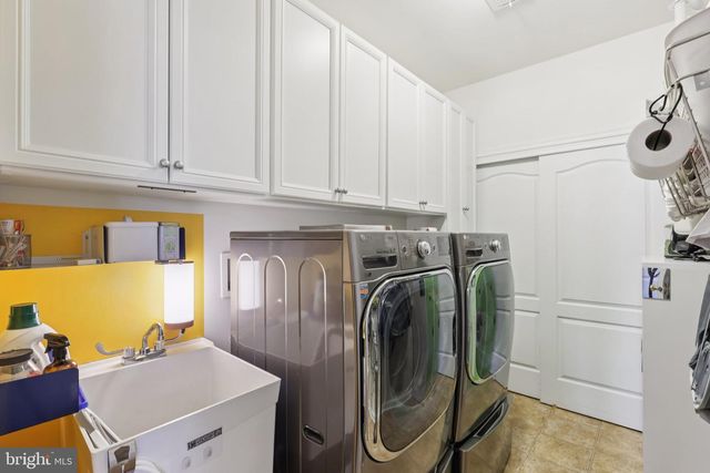 18 DEVONSHIRE DR, Princeton, NJ 08540