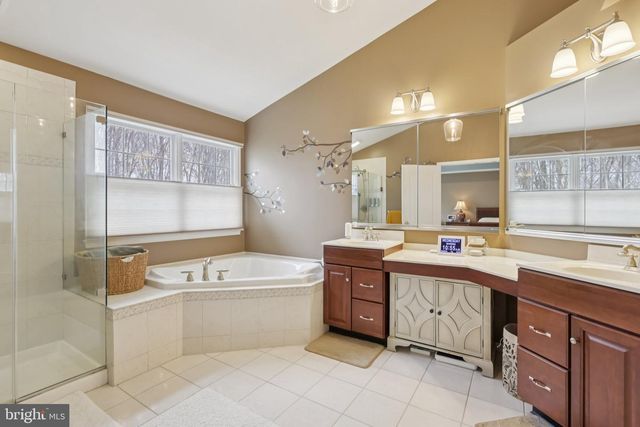 18 DEVONSHIRE DR, Princeton, NJ 08540