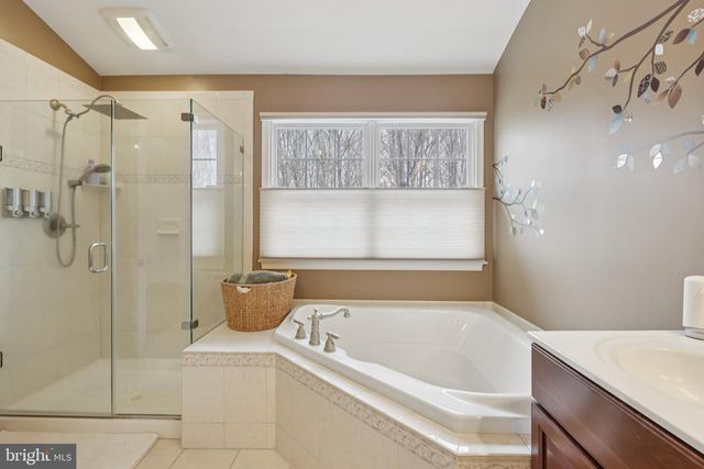 18 DEVONSHIRE DR, Princeton, NJ 08540